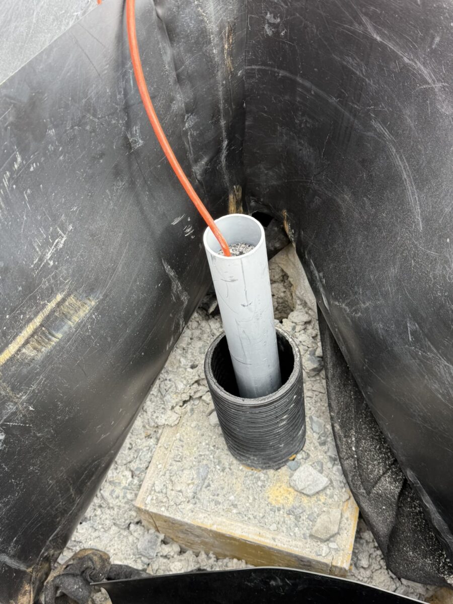 Punto de conexión eléctrica revisado como parte del mantenimiento preventivo del sistema de alerta temprana
